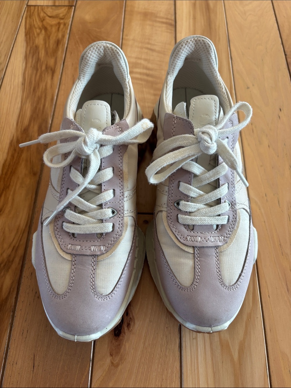ECCO Denmark 🇩🇰 Women’s Casual Lace-Up Sneakers in Light Lavender and White